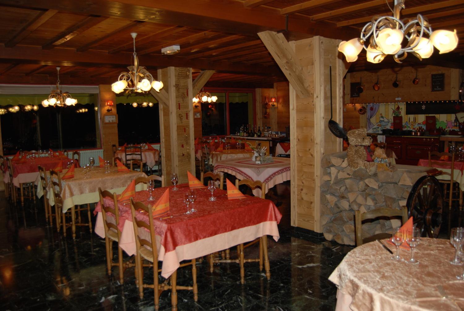 Hotel De La Couronne Mijoux Exteriér fotografie